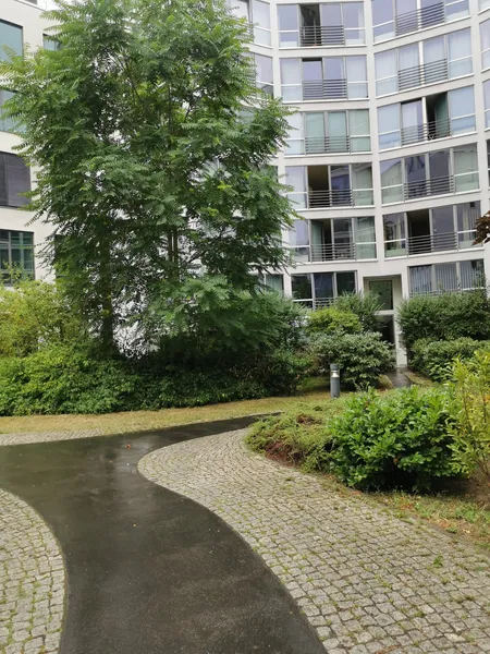große traumhafte 1-Zi-Wohnung mit Einbauküche — photo 1